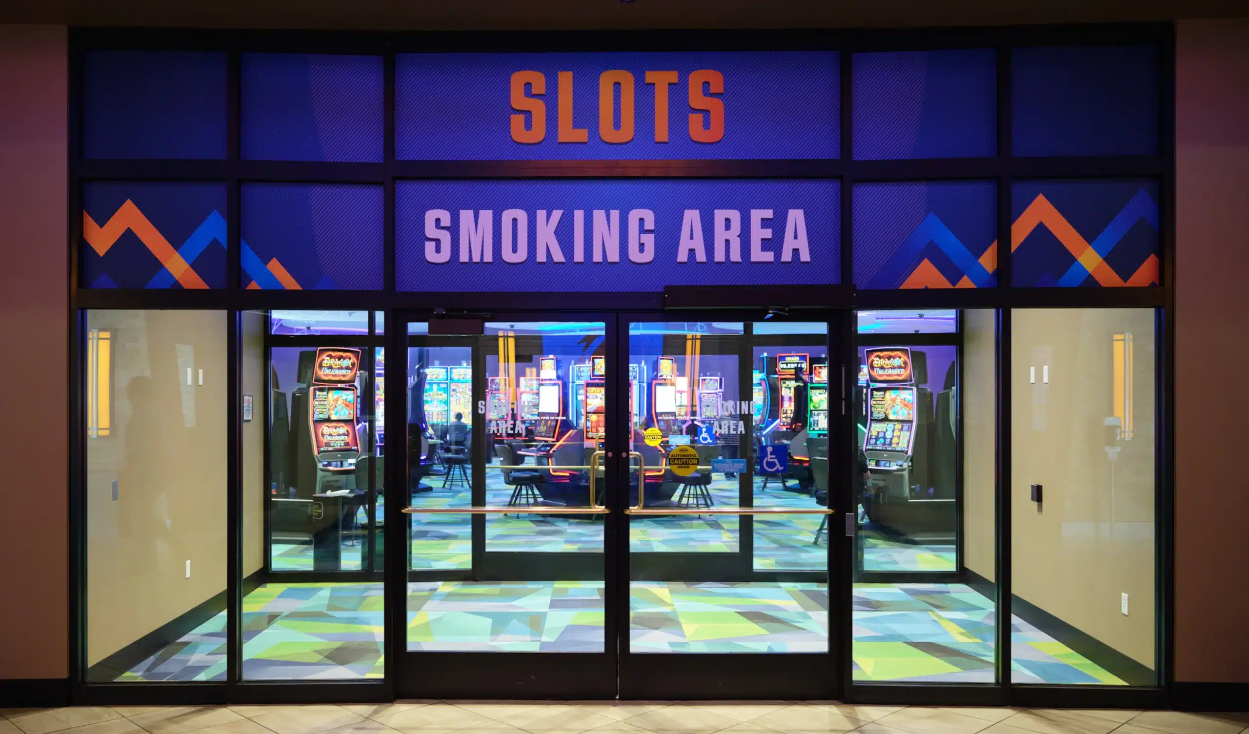 casino-slots-smoking area--come-and-play